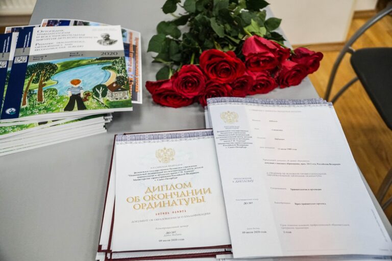 Подробнее о статье Вручение дипломов ординаторам-выпускникам 2020 года